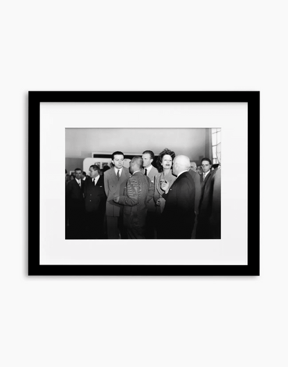 Giulio Andreotti a Cinecittà, Roma 1948 — stampa fine art con cornice nera
