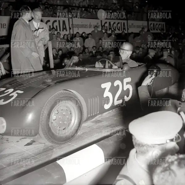 Giulio Cabianca su Osca S 950, Mille Miglia, 1957 - Farabola Immagine digitale