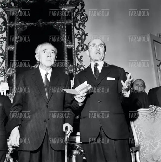 Giulio Natta, Nobel per la Chimica, e Adrio Casati, Milano, 1964 - Farabola Immagine digitale