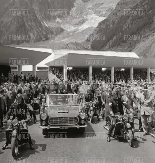 Giuseppe Saragat e Charles de Gaulle inaugurano il Traforo del Monte Bianco, Courmayeur, 1965 - Farabola Immagine digitale