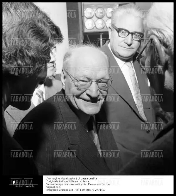 Giuseppe Ungaretti a una conferenza, 1957 - Farabola Immagine digitale