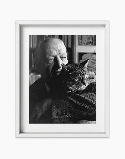 Giuseppe Ungaretti e il suo gatto, 1963 - Farabola Fotografia