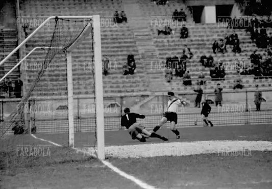 Gol di Angelillo, Inter vs Sampdoria, 1958 - Farabola Immagine digitale