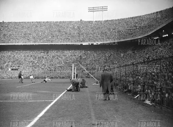 Gol di Benito Lorenzi, Milan vs Inter, 1958 - Farabola Immagine digitale