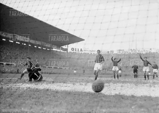 Gol di Istvan Nyers, Inter vs Milan, 1953 - Farabola Immagine digitale
