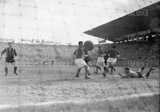 Gol di Istvan Nyers, Inter vs Triestina, 1954 - Farabola Immagine digitale