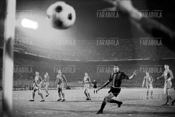 Gol di Mario Corso, Inter vs Liverpool, Coppa dei Campioni, 1965 - Farabola Immagine digitale