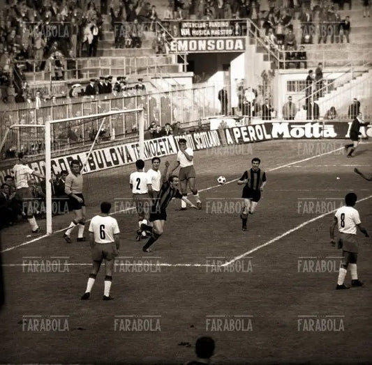 Gol di Sandro Mazzola, Inter vs Catania, 1965 - Farabola Immagine digitale