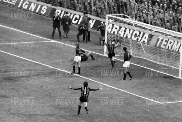 Gol di Sandro Mazzola, Inter vs Milan, 1971 - Farabola Immagine digitale