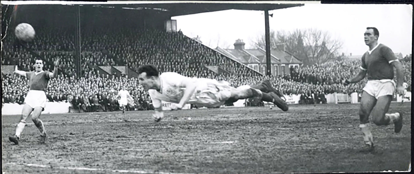 Gol di testa di Bronson, Cardiff 1960 Ft 5722 - Stampa 24x10 cm - Farabola Stampa ai sali d'argento