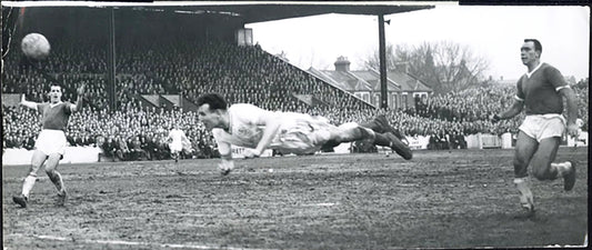 Gol di testa di Bronson, Cardiff 1960 Ft 5722 - Stampa 24x10 cm - Farabola Stampa ai sali d'argento