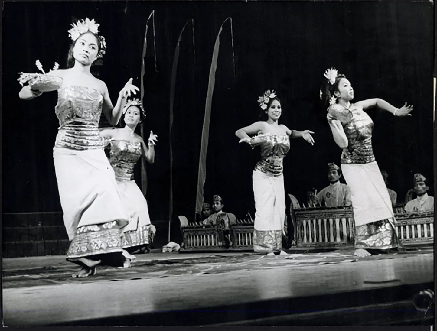 Gong - Sawan Balli rituali indonesiani 1978 Ft 37227 - Stampa 24x18 cm - Farabola Stampa ai sali d'argento
