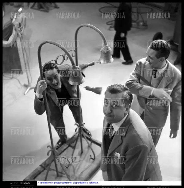 Gorni Kramer, Sandro Giovannini e Pietro Garinei, Il Musichiere, 1958 - Farabola Immagine digitale