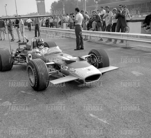 Graham Hill su Lotus - Ford Cosworth, Gp di Monza, 1968 - Farabola Immagine digitale