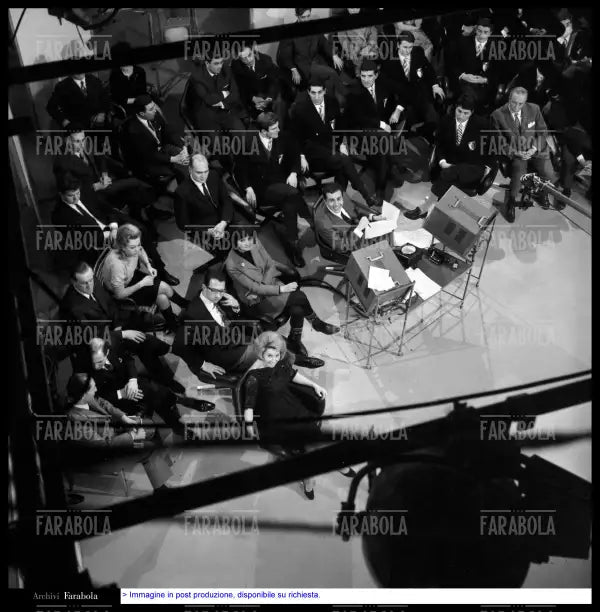 Graziella Antonioli ed Enzo Tortora in studio, La Domenica Sportiva, 1966 - Farabola Immagine digitale