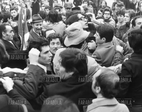 Guerriglia a Milano, 1972 - Farabola Immagine digitale