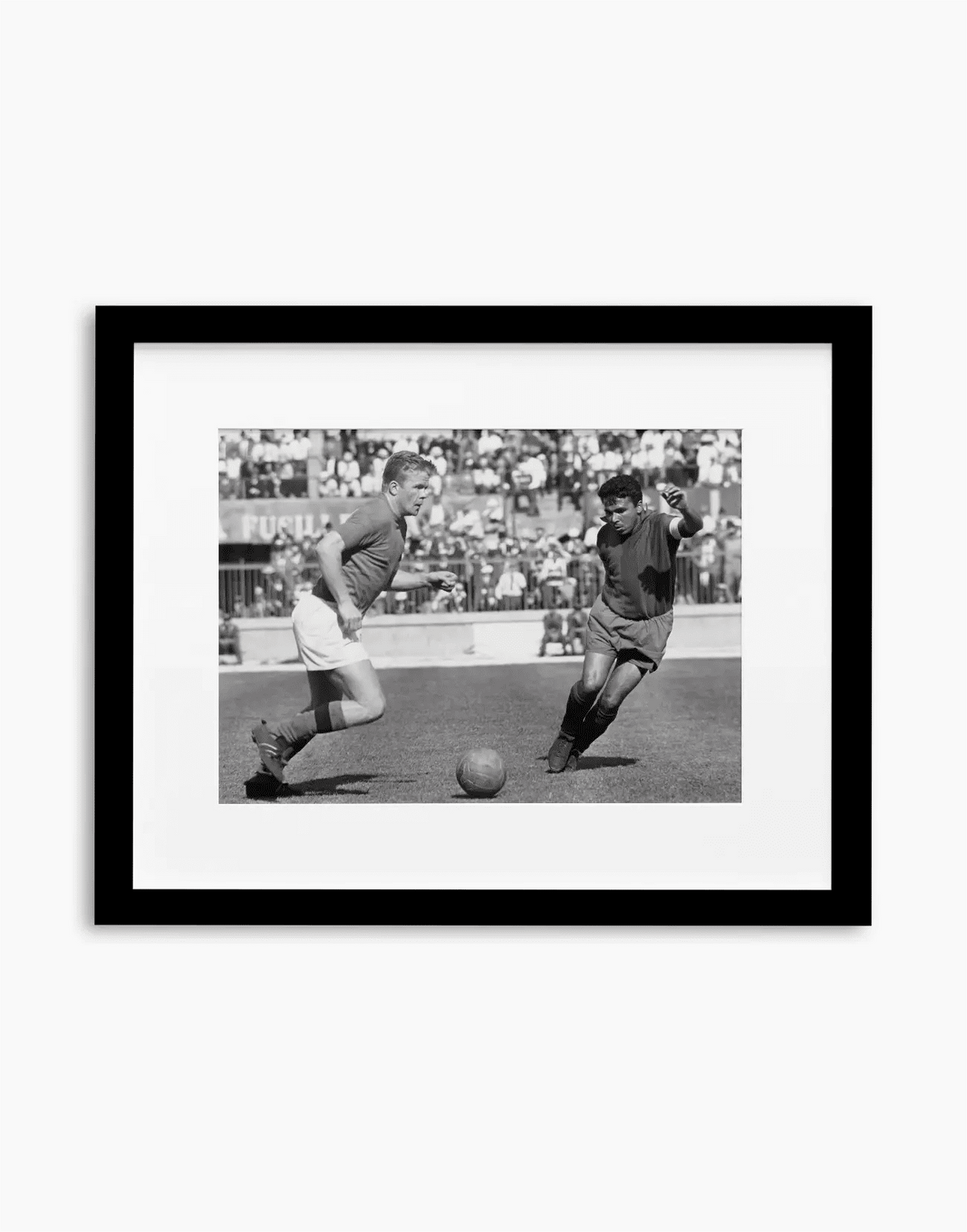 Haller e Cinesinho, Bologna-Catania 1964 — stampa fine art con cornice nera