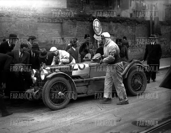 Hans Ruesch su Alfa Romeo 8C 2300, Mille Miglia, 1934 - Farabola Immagine digitale
