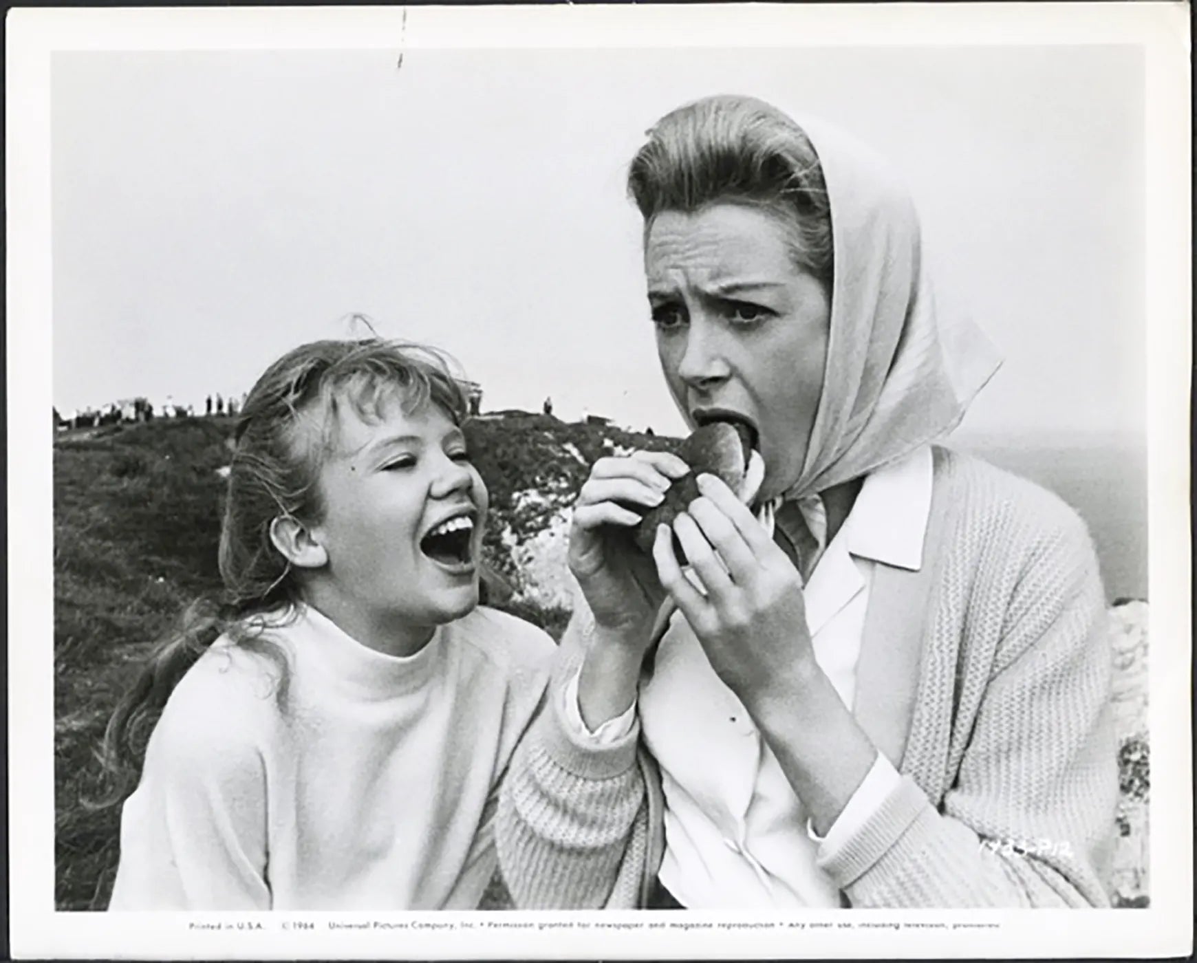 Hayley Mills e Deborah Kerr 1964 Ft 37564 - Stampa 20x25 cm - Farabola Stampa ai sali d'argento (anni 90)