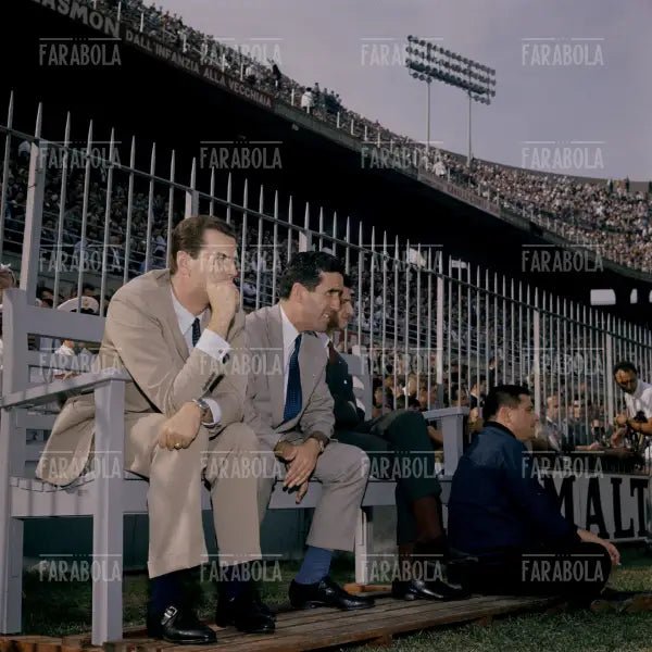 Helenio Herrera in panchina, anni 60 - Farabola Immagine digitale