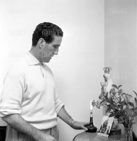 Helenio Herrera nella sua casa, Milano, 1960 - Farabola Immagine digitale