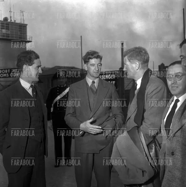 Hunt e sir Edmund Percival Hillary, i primi a conquistare l'Everest, a Malpensa, Milano, 1953 - Farabola Immagine digitale