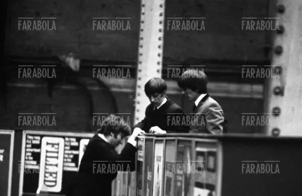 I Beatles sul set del film A Hard Day's Night, 1964 - Farabola Immagine digitale
