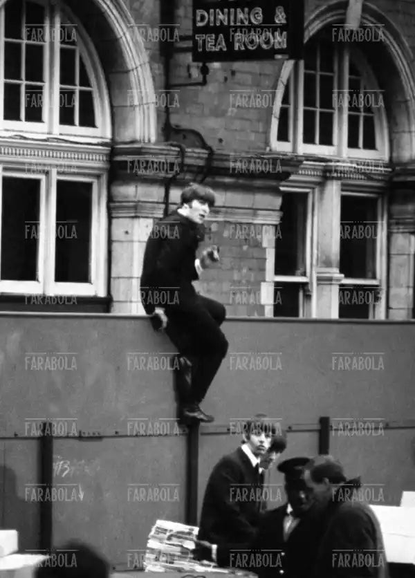 I Beatles sul set del film A Hard Day's Night, 1964 - Farabola Immagine digitale