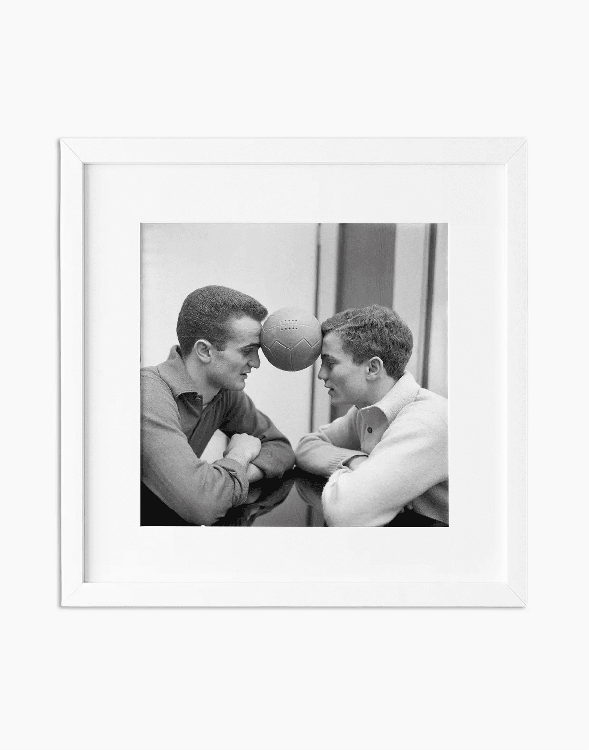 I fratelli Mazzola, 1963 — stampa fine art con cornice bianca