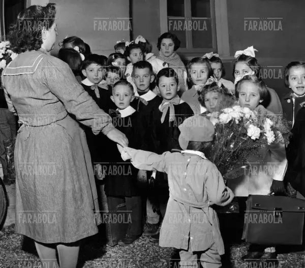 I fratelli Santato sequestrano 92 bambini di una scuola, Milano, 1956 - Farabola Immagine digitale