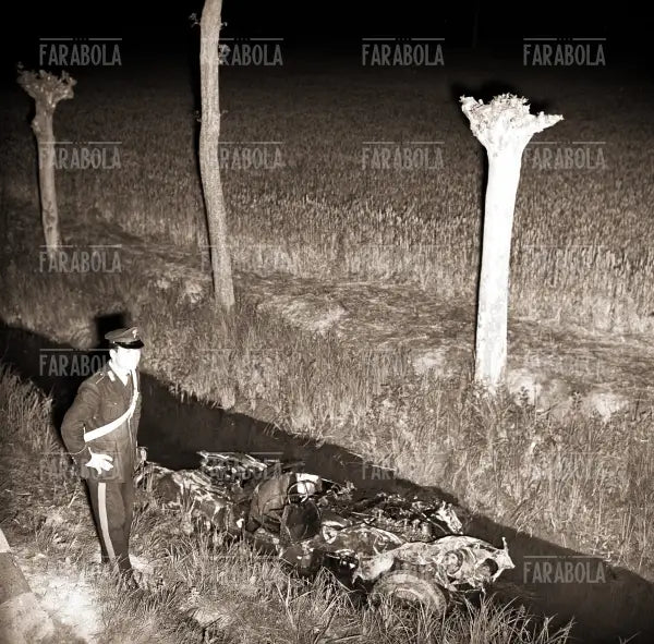 I resti della Ferrari di Alfonso De Portago, Mille Miglia, 1957 - Farabola Immagine digitale