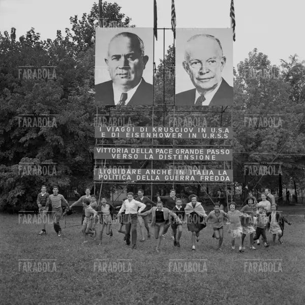 I ritratti di Krusciov e Eisenhower alla Festa de l'Unità, Milano, 1959 - Farabola Immagine digitale