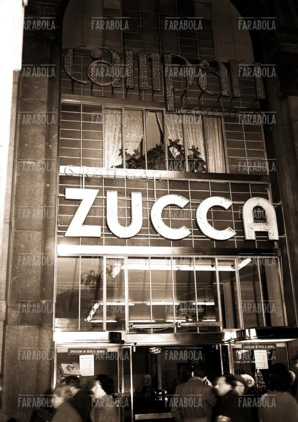 Il bar Zucca in Galleria Vittorio Emanuele II, Milano, 1955 - Farabola Immagine digitale