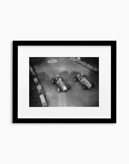Il duello tra Ascari e Manzon, Gp di Monza 1951 — stampa fine art con cornice nera