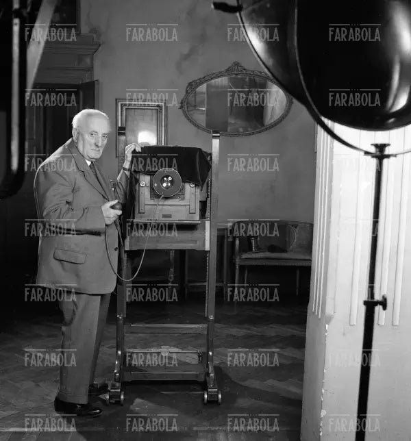 Il fotografo Attilio Badodi, 1962 - Farabola Immagine digitale