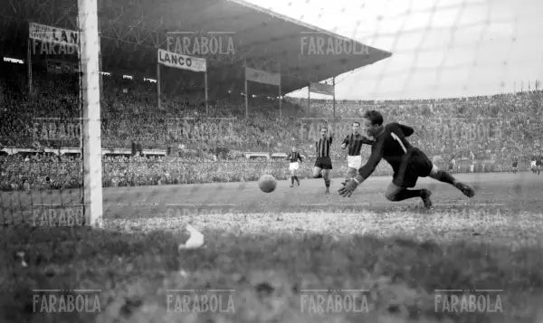 Il gol di Amodeo Amadei, Inter vs Milan, 1949 - Farabola Immagine digitale