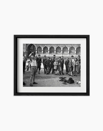 Il mangiatore di spade, Firenze 1946 - Farabola Fotografia