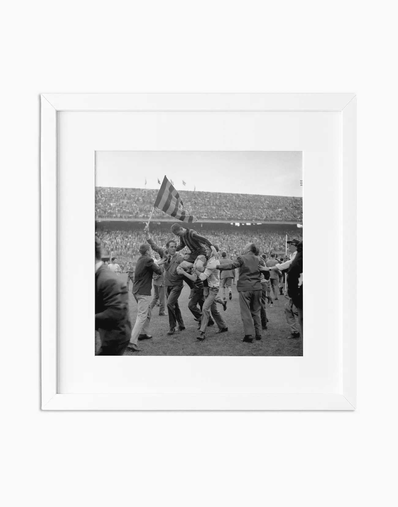Il Milan festeggia lo scudetto, 1959 - Farabola WhiteWall App Product