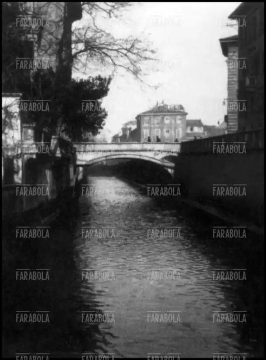 Il Naviglio da un Ponte in via Senato, Milano, 1864 - Farabola Immagine digitale