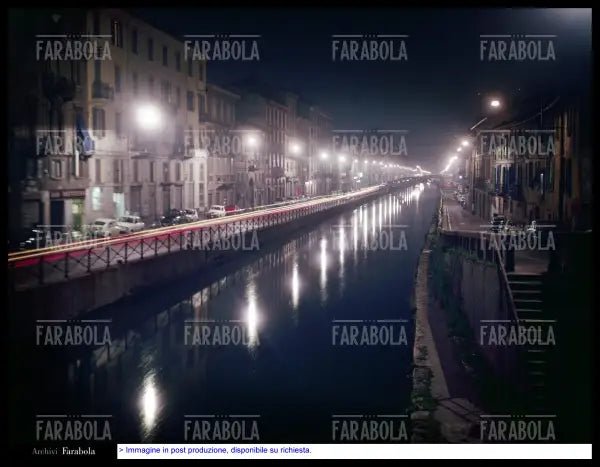 Il Naviglio Grande di notte, Milano, anni 60 - Farabola Immagine digitale