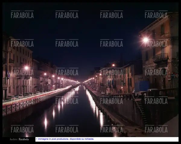 Il Naviglio Grande di notte, Milano, anni 60 - Farabola Immagine digitale