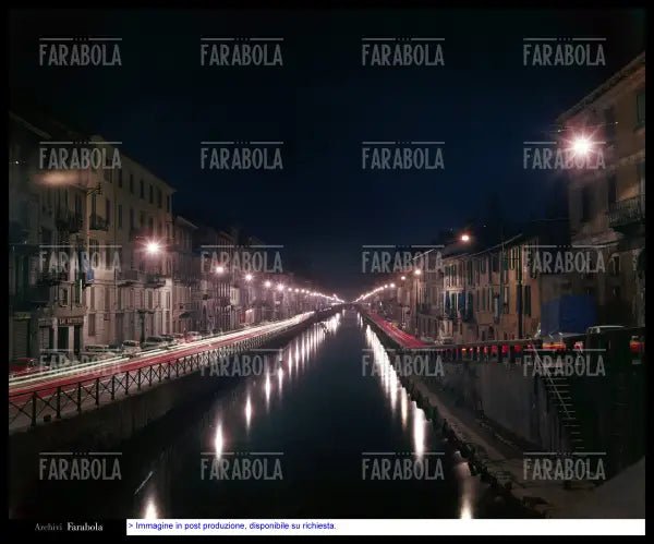 Il Naviglio Grande di notte, Milano, anni 60 - Farabola Immagine digitale