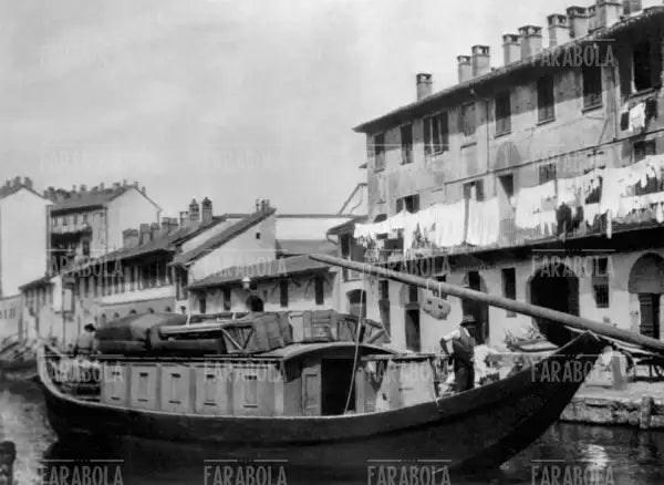 Il Naviglio Grande, Milano, 1920 - Farabola Immagine digitale
