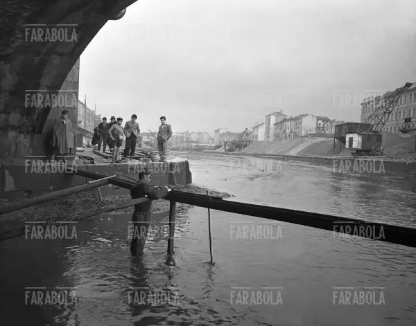 Il Naviglio in secca, Milano, 1951 - Farabola Immagine digitale