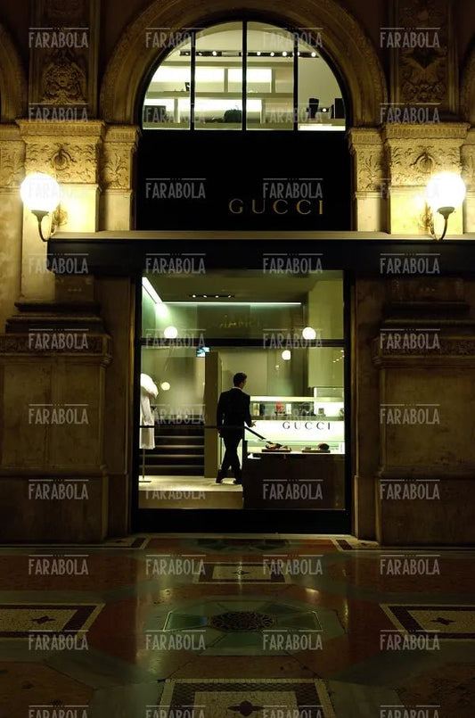 Il negozio Gucci in Galleria Vittorio Emanuele II, Milano, 2004 - Farabola Immagine digitale