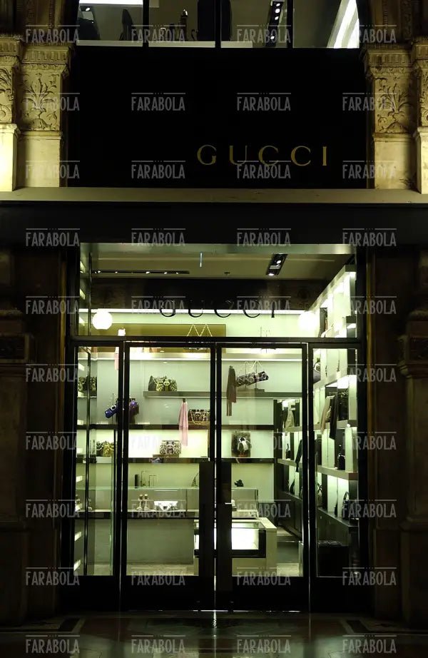 Il negozio Gucci in Galleria Vittorio Emanuele II, Milano, 2004 - Farabola Immagine digitale