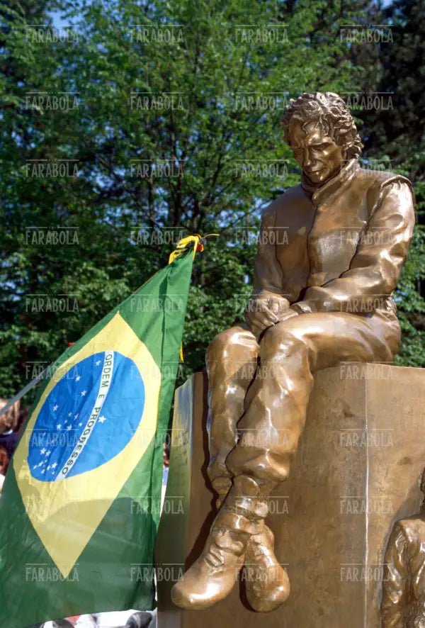 Il nomumento al pilota Ayrton Senna, Imola, 1997 - Farabola Immagine digitale
