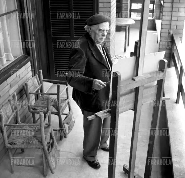 Il pittore Carlo Carrà nella sua casa, 1953 - Farabola Immagine digitale