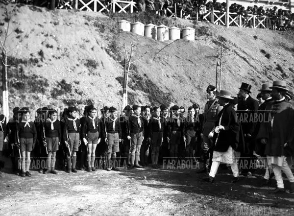 Il principe ereditario d'Etiopia visita un campo Dux, Roma, 1932 - Farabola Immagine digitale