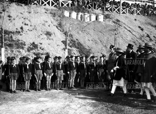 Il principe ereditario d'Etiopia visita un campo Dux, Roma, 1932 - Farabola Immagine digitale
